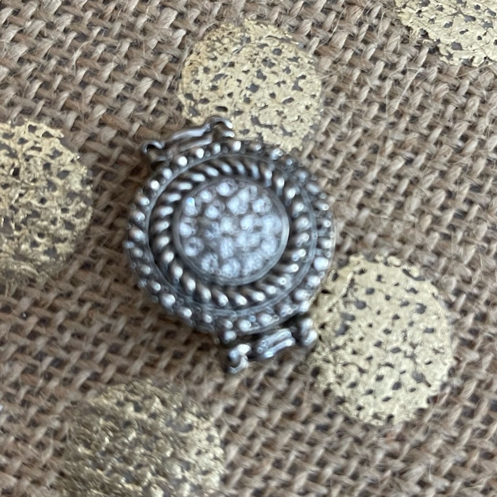 3️⃣ NWOT Stretchy Rings - Picture 4 of 5